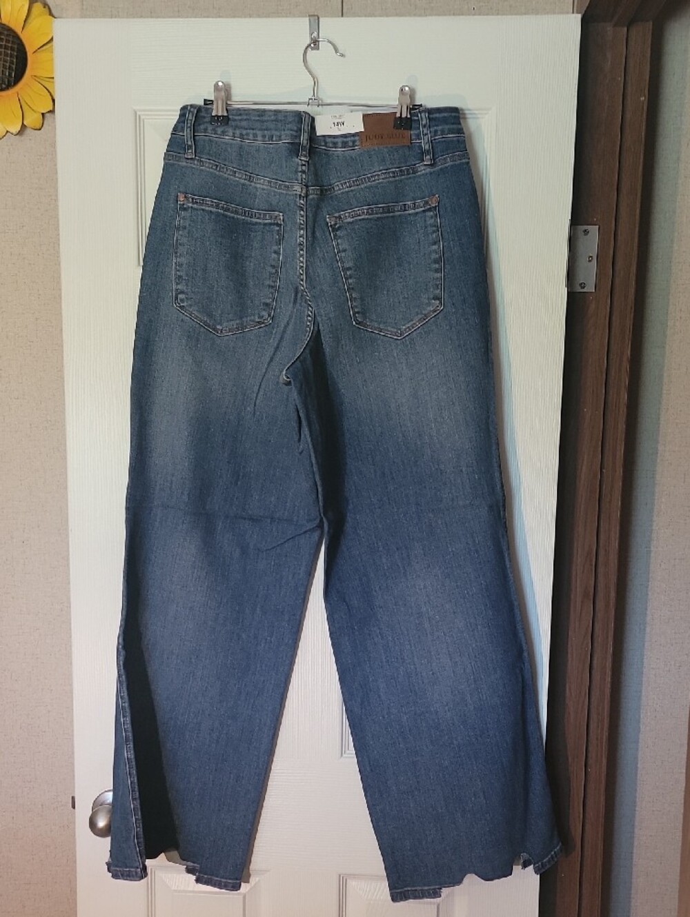 Judy Blue High-Rise Wide Leg Jeans in Medium Blue Wash - Picture 3 of 4